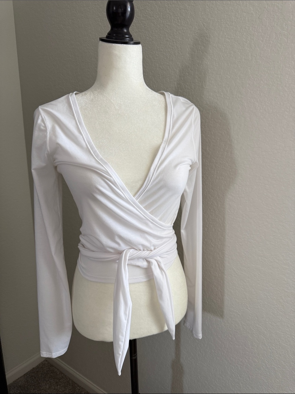 Lululemon long Sleeve V-Neck Wrap Tie Front Top Size S (4-6)